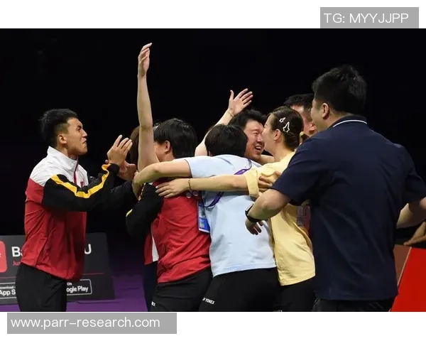 洲际杯赛中武汉羽毛球队默契配合展现团队实力与竞技风采